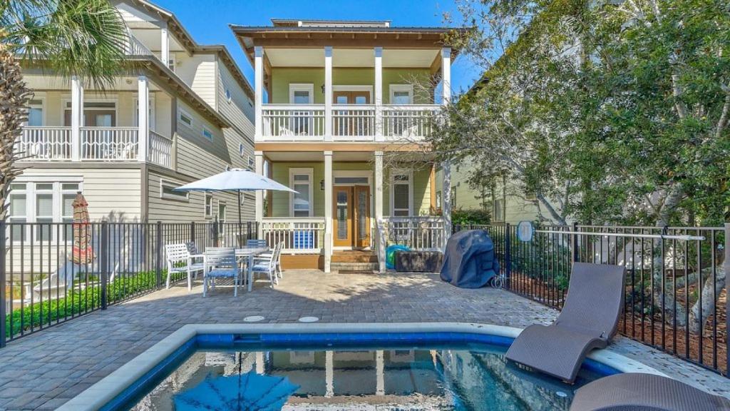 Beach Beyond Belief House & private pool & free bikes & private beach image