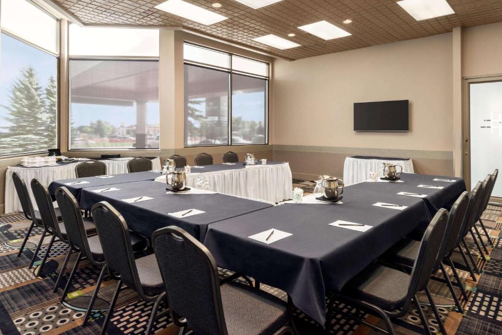 Royal Hotel West Edmonton, Trademark Collection by Wyndham photo 3