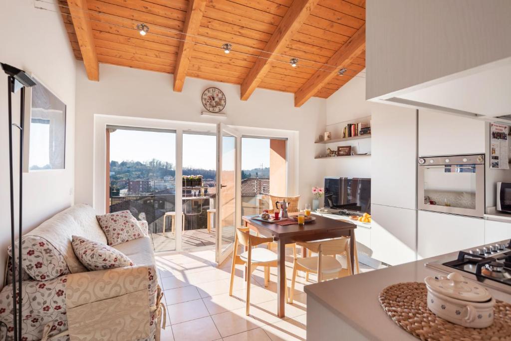 Bright Apartment Como Cavallasca photo 3