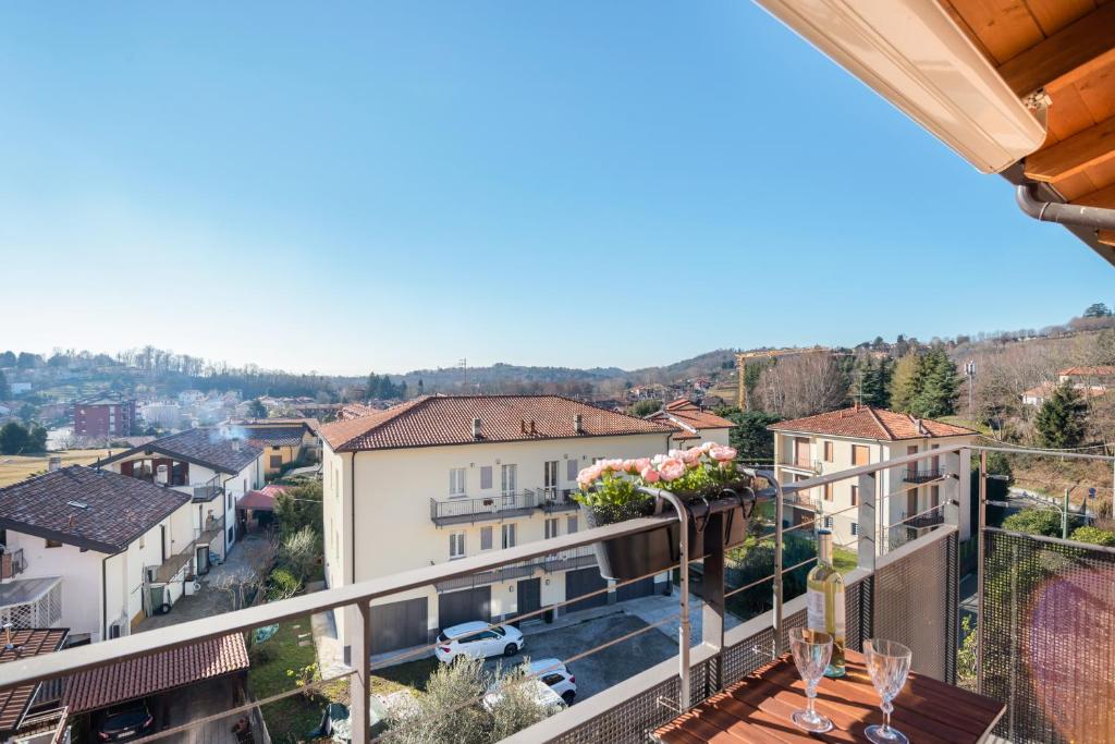 Bright Apartment Como Cavallasca photo 4