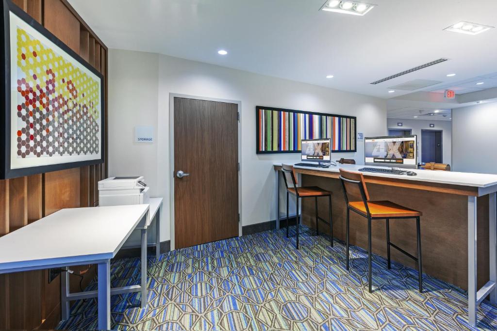 Holiday Inn Express & Suites - Tulsa Northeast - Owasso, an IHG Hotel photo 2
