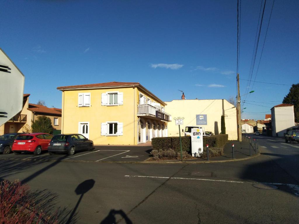 logis SAINT AUSTREMOINE photo 1