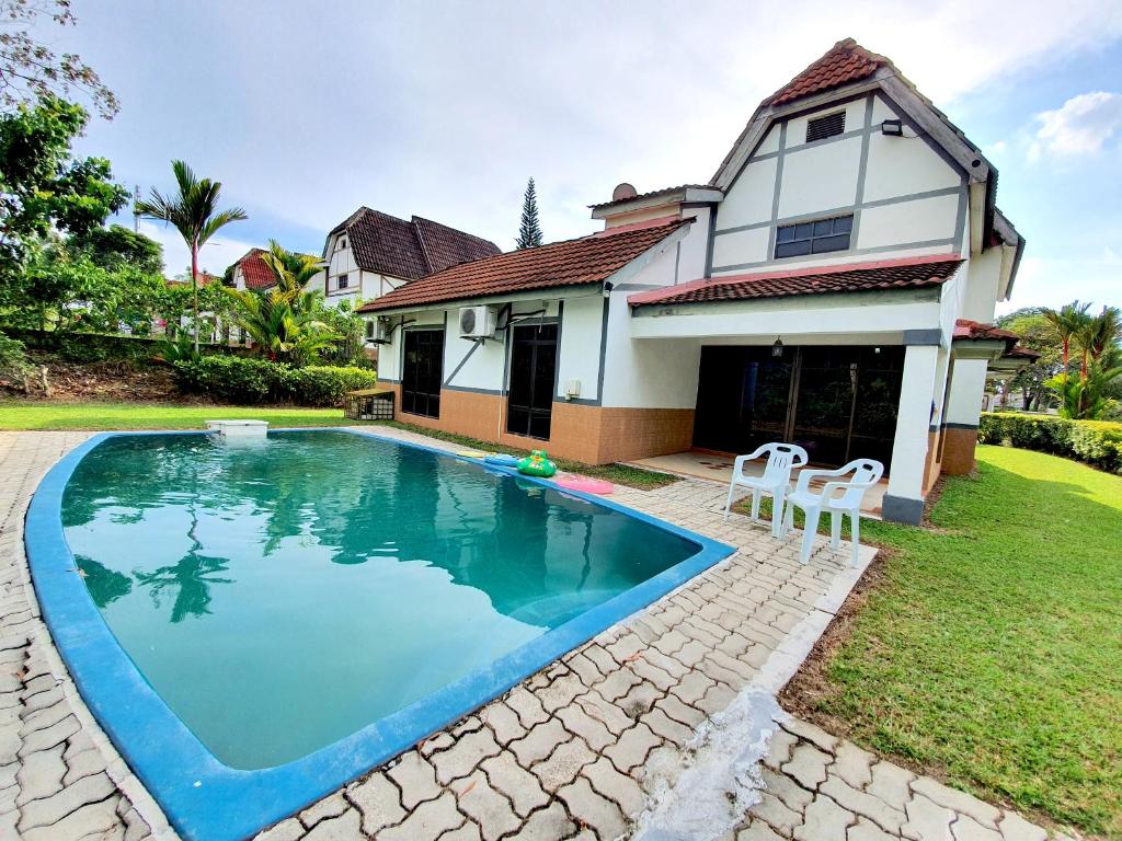 A famosa Resort Villa with private pool by BeeStay 10 pax