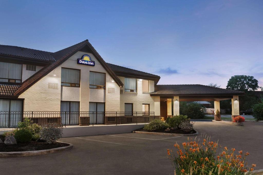 Days Inn by Wyndham Miramichi NB photo 3