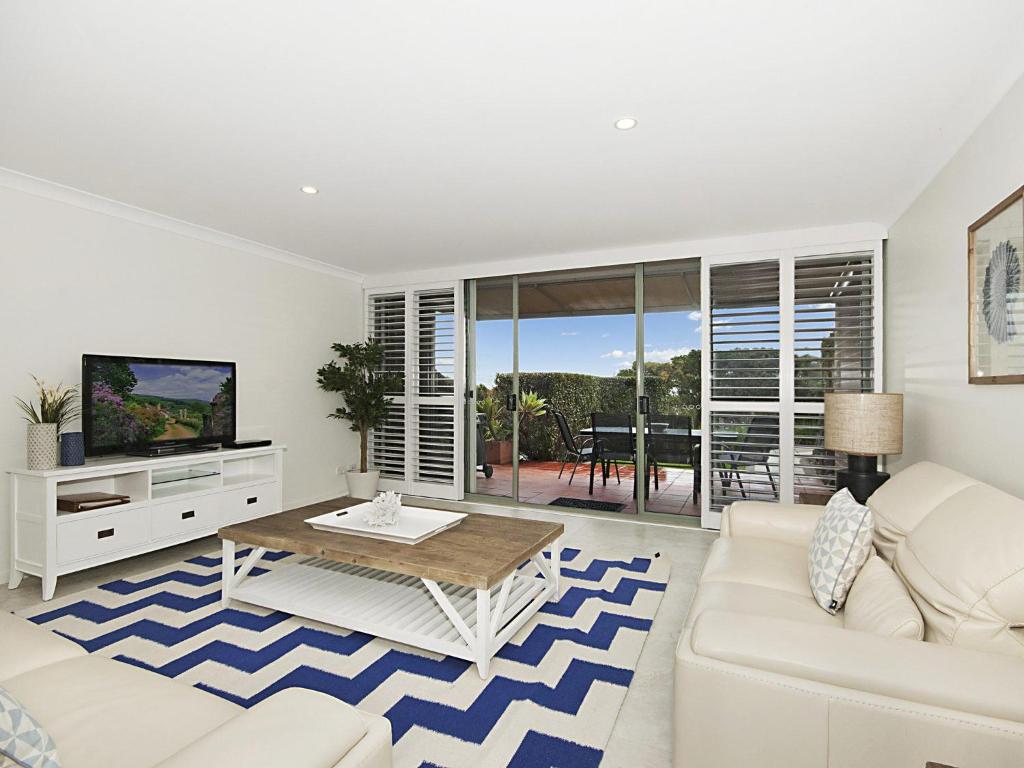 8 James Cook Apartments photo 1