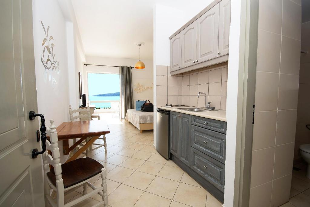 Студио (Номер-студио, вид на море (для 2 взрослых)), Panorama Apartments with balcony