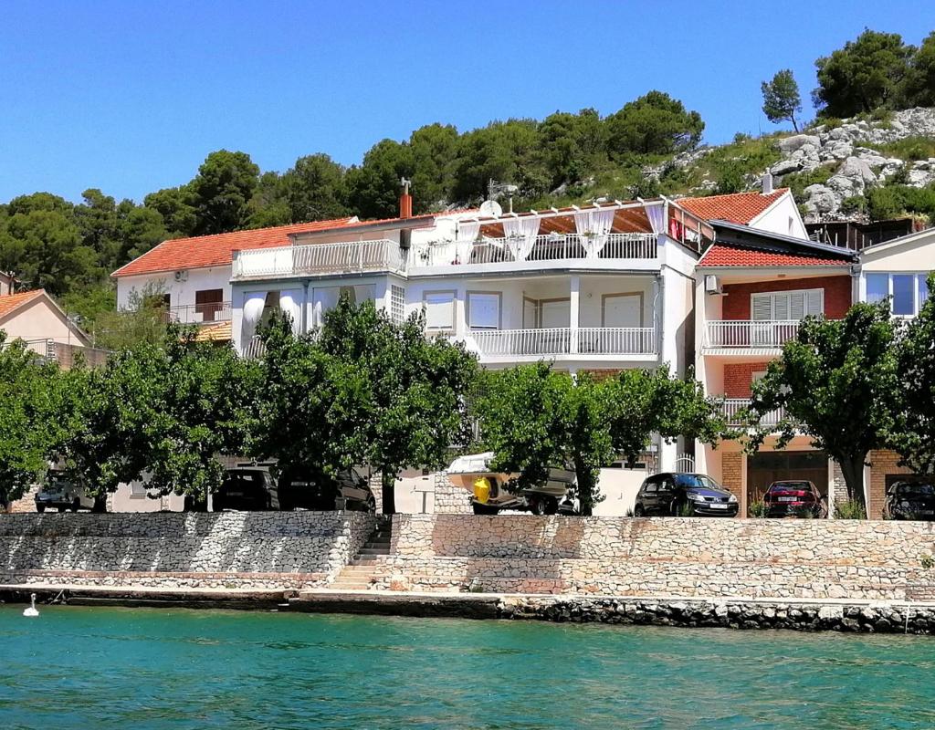 Maria Apartments photo 1