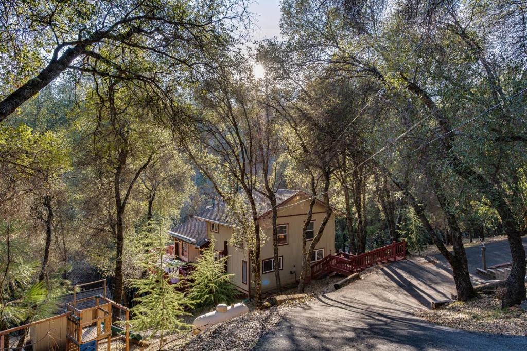 CREEK SIDE GETAWAY image