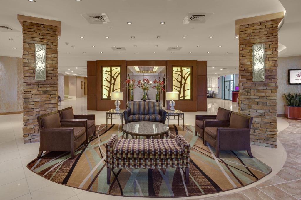 Crowne Plaza Executive Center Baton Rouge, an IHG Hotel image