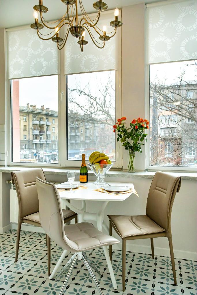 Bright apartment city view photo 2