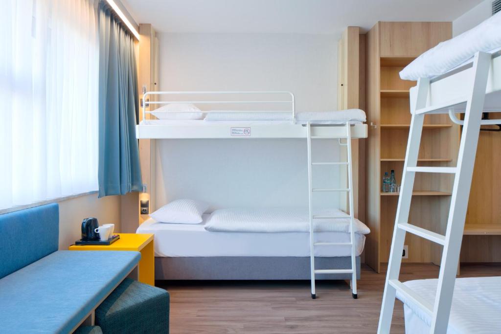 Четырехместный (Четырехместный номер с собственной ванной комнатой), Start Hotel Atos