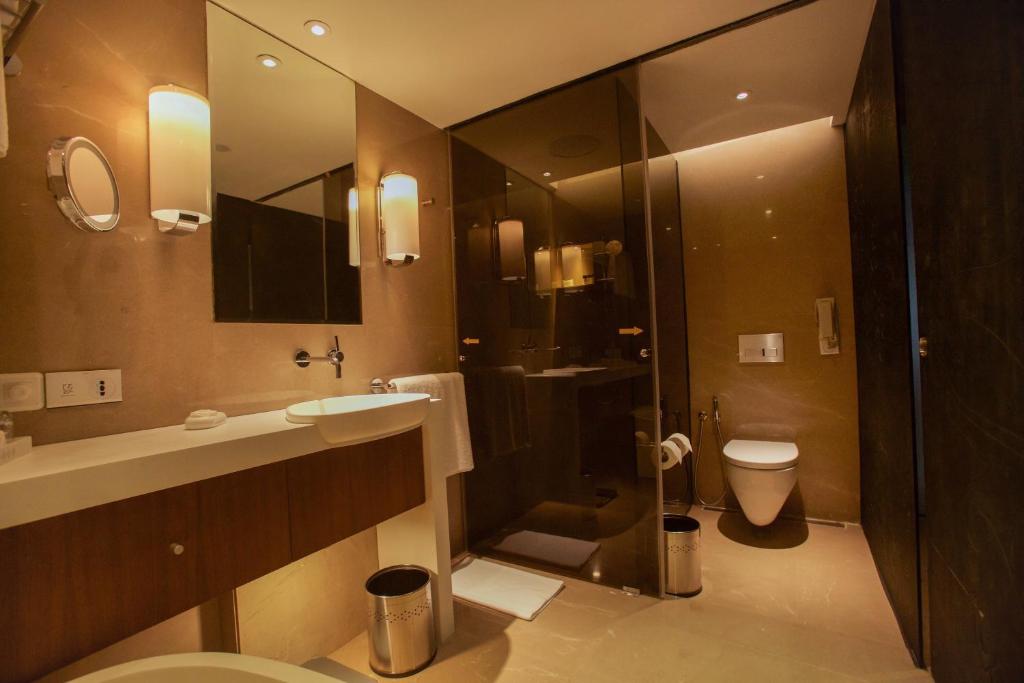 Двухместный (Premium Room With Free Wifi & 25 Percent off on Food at Selected Restaurant), Crowne Plaza Chennai Adyar Park