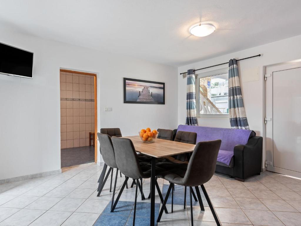 Enticing Apartment in Vir near Seabeach photo 4