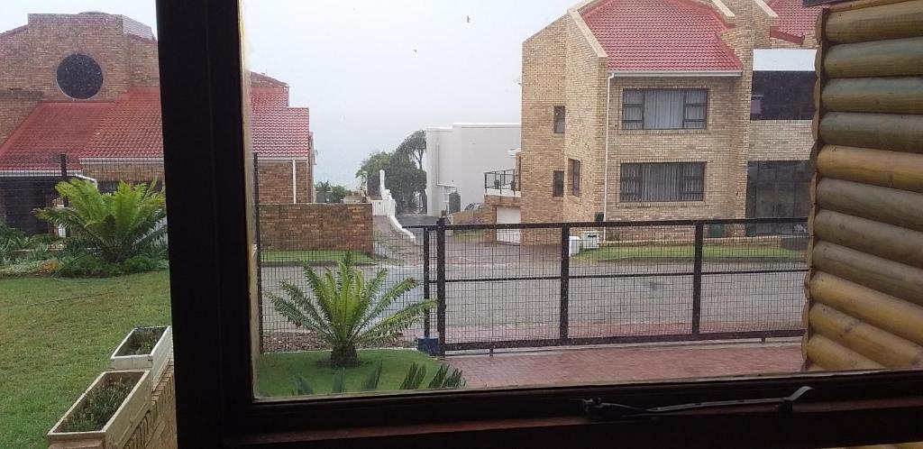 Tamarisk Square 39 photo 2