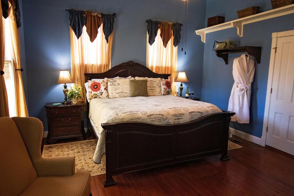 White Oak Manor Bed and Breakfast photo 1