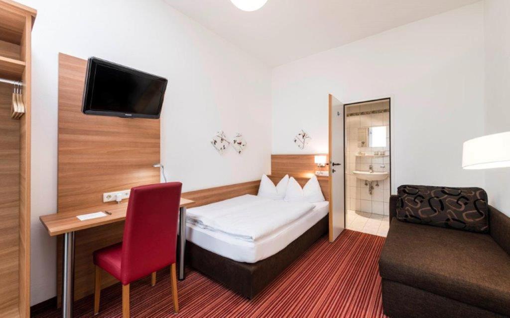 Одноместный (Бюджетный одноместный номер - В дополнительном здании), Hotel Zach