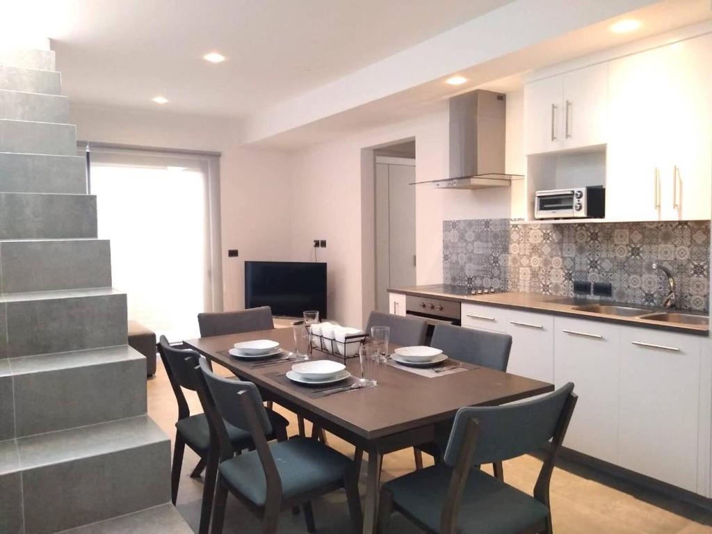 Private Roof w Plunge Pool Brand New 2 Br Penthouse for 6 sleeps photo 2