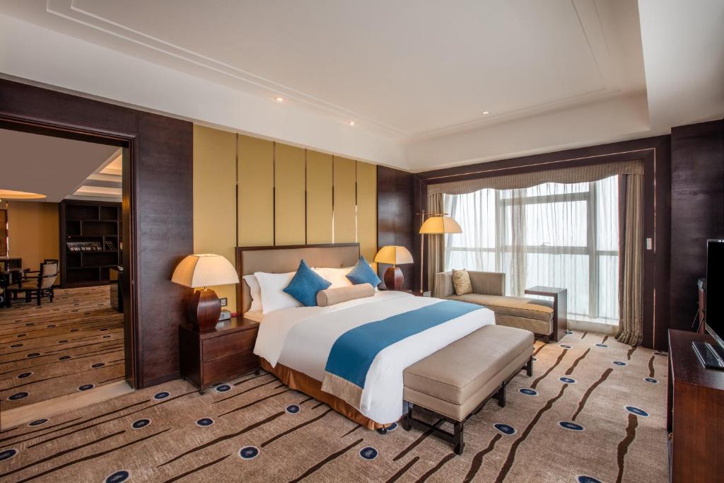 Сьюит (Суперлюкс), Crowne Plaza Yiwu Expo