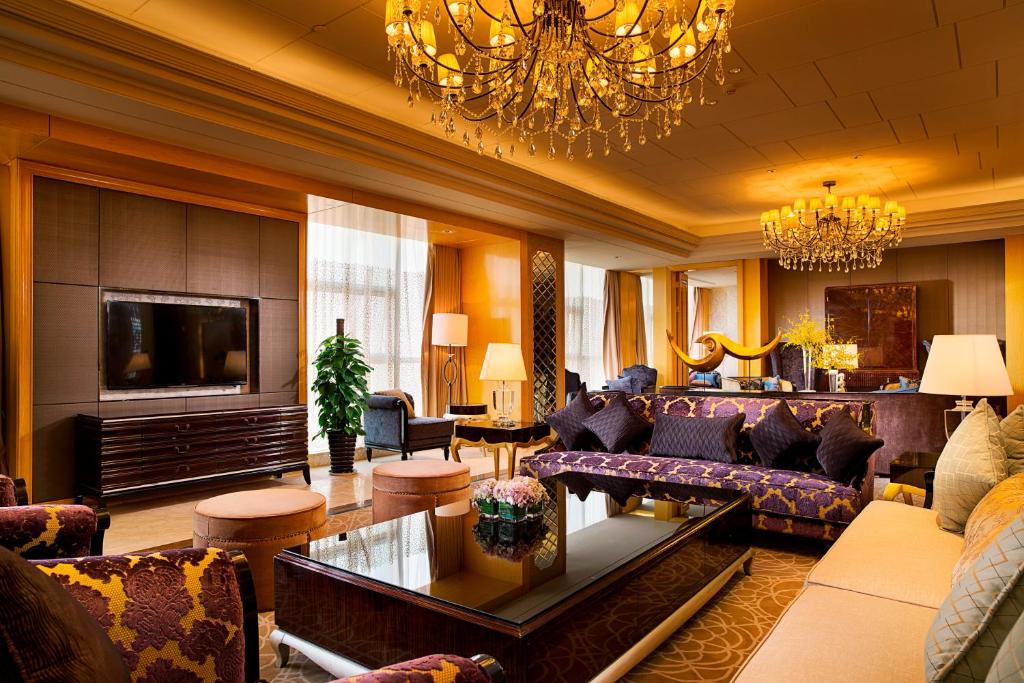 Сьюит (Суперлюкс), Crowne Plaza Yiwu Expo