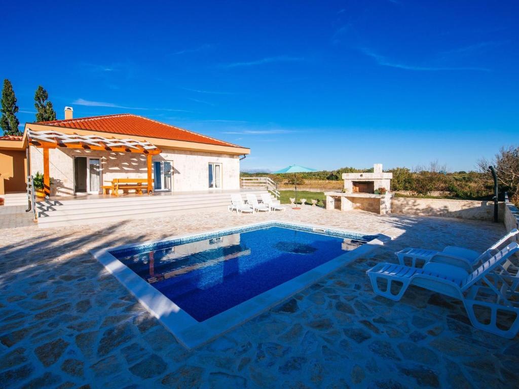 Charming holiday home in Privlaka with private pool photo 4