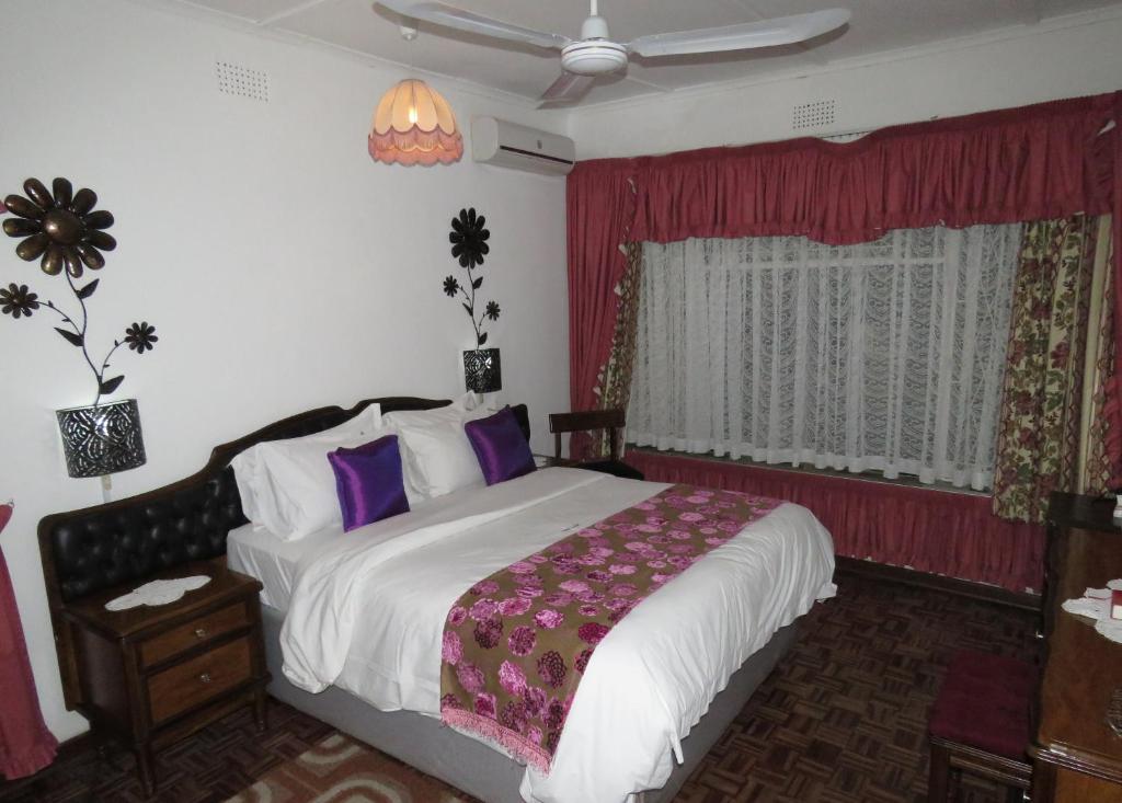 Parrot Lodge photo 2