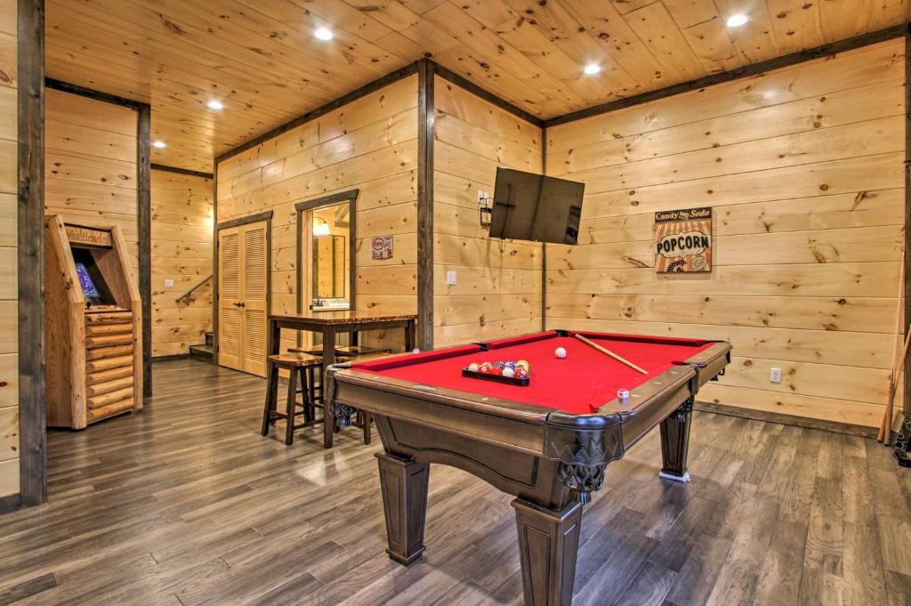 Luxe Cabin with Home Theater Less Than 2 Miles to Gatlinburg photo 1