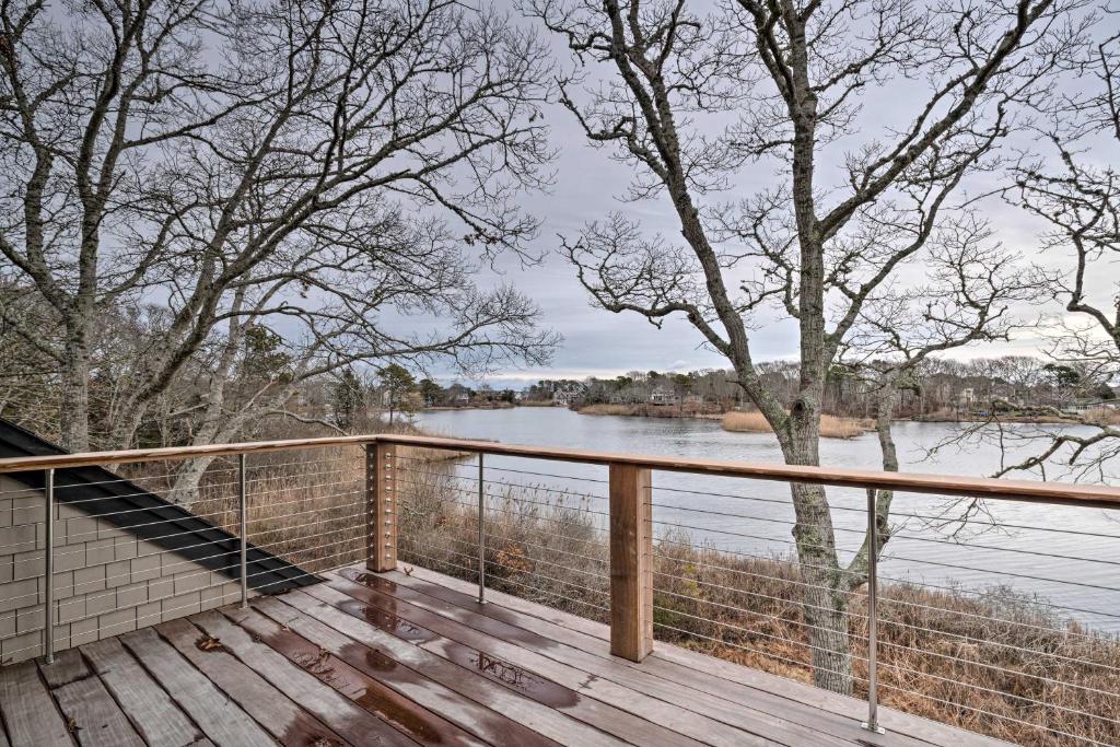 Luxe Waterfront Getaway - 1 Mile to Ferry and Beach! photo 2
