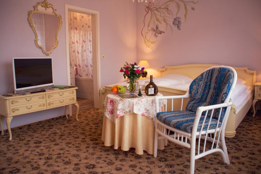 Двухместный (Двухместный номер с 1 кроватью и балконом), Hotel Garni Regina with garden