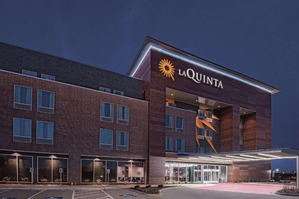 La Quinta by Wyndham Dallas Grand Prairie North photo 3