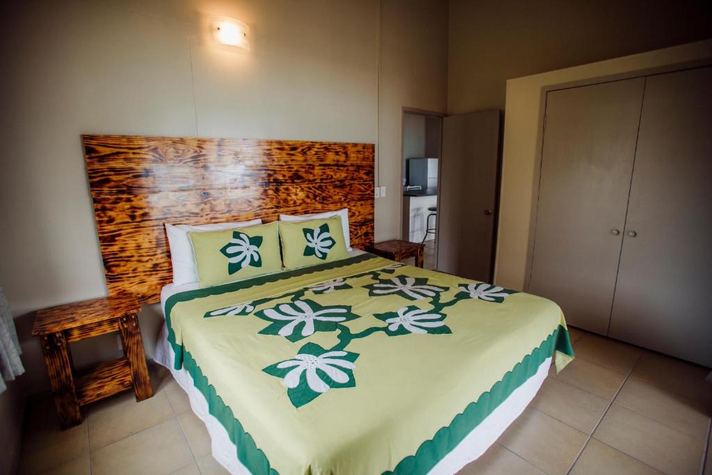 Nikao Beach Bungalows photo 4
