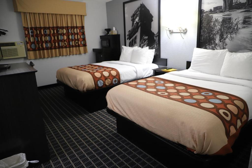 Super 8 by Wyndham Richmond Airport VA photo 3