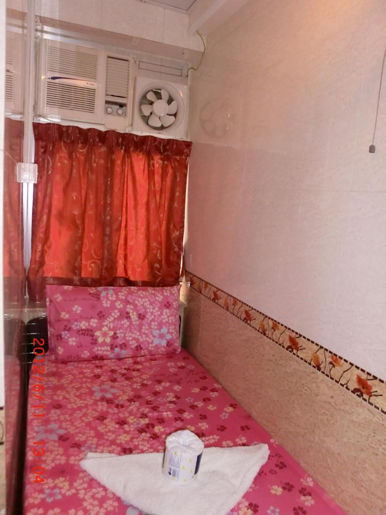 Трехместный (Трёхместный номер с 3 односпальными кроватями), Dutch Hostel