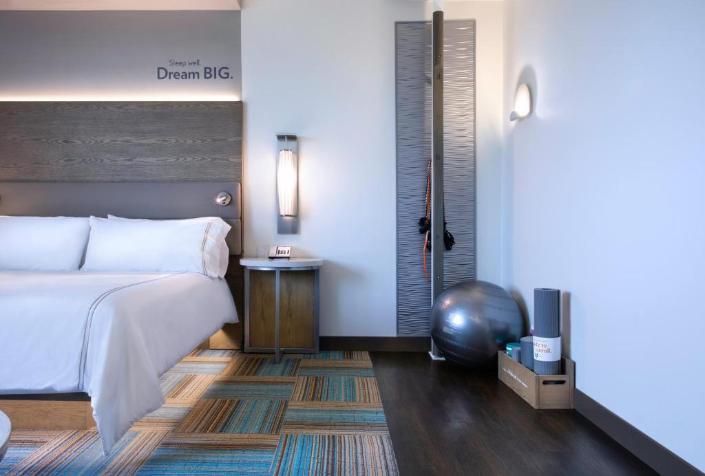 Двухместный (Представительский номер с кроватью размера «king-size»), EVEN Hotel Miami - Airport, an IHG Hotel