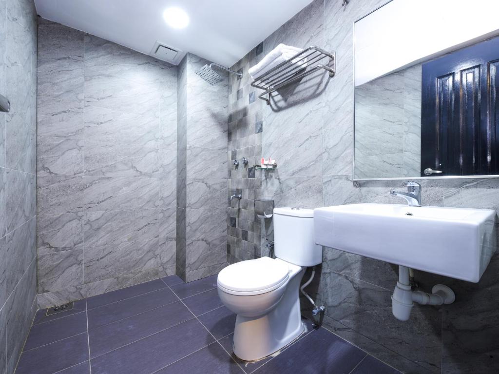 Двухместный (Улучшенный двухместный номер с 1 кроватью), OYO Capital O 978 Midaris Hotel