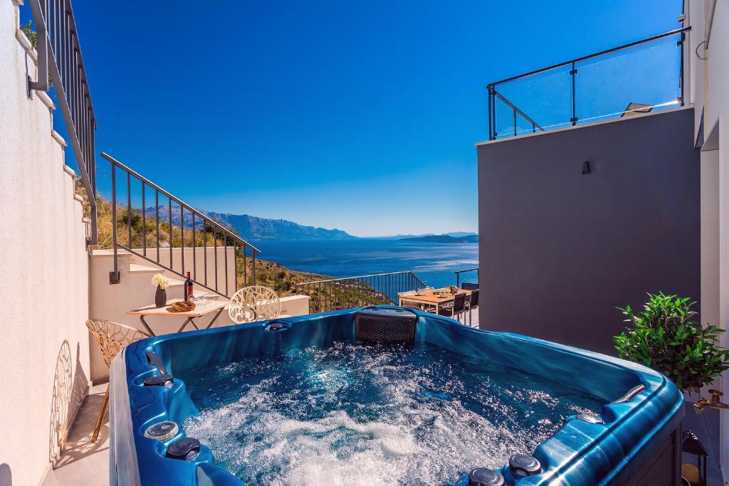 Villa Mia with private pool, Whirlpool, gym, sauna, seaviews photo 4