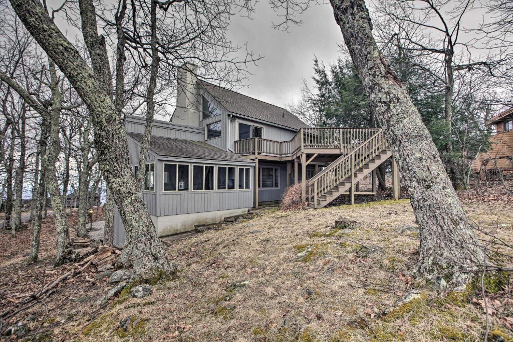 Mountaintop Wintergreen Resort Home with Deck and Views! photo 1