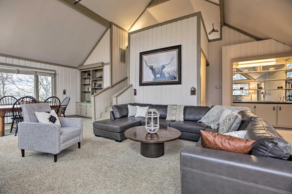 Mountaintop Wintergreen Resort Home with Deck and Views! photo 4