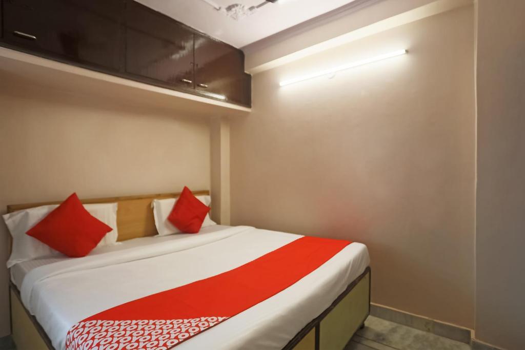 Трехместный (Классический трехместный номер), Vaccinated Staff - OYO 48287 Bst Hotel