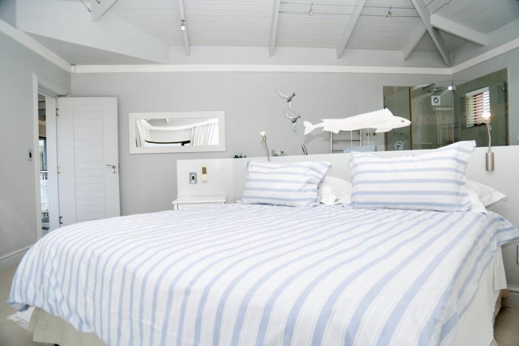 Whalejoy - A glimpse of heaven photo 4