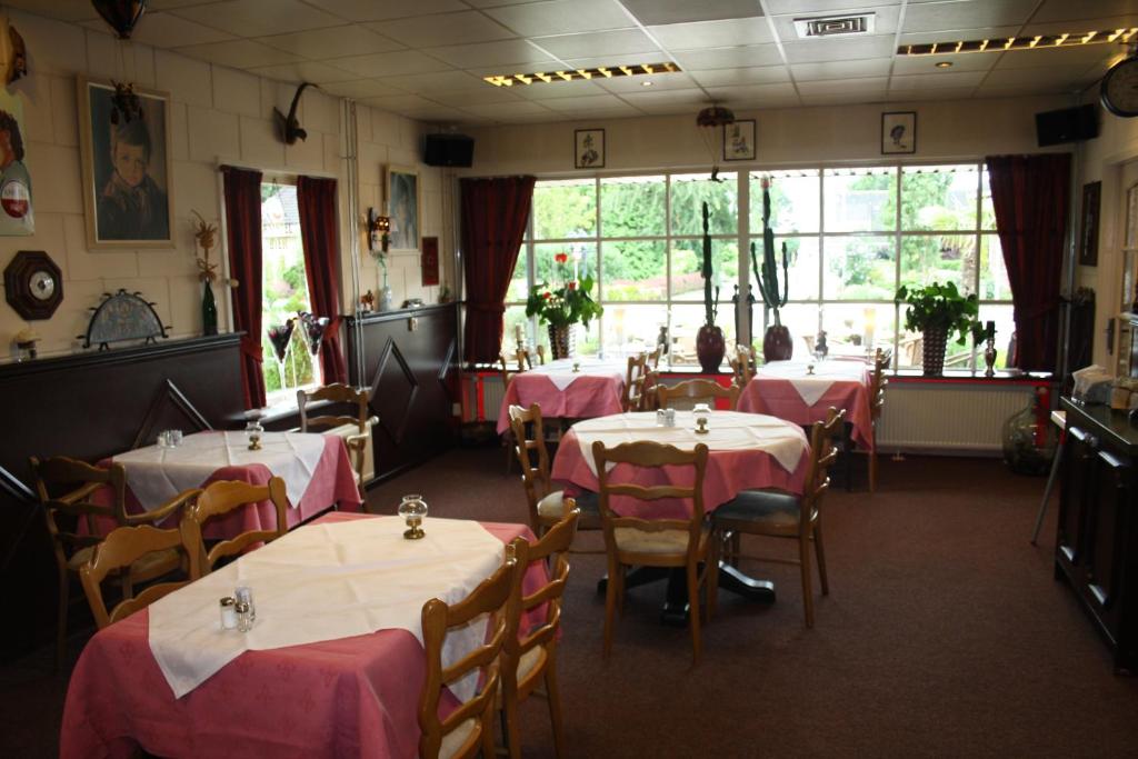 Hotel Café Restaurant Snackbar Beerzerveld photo 2