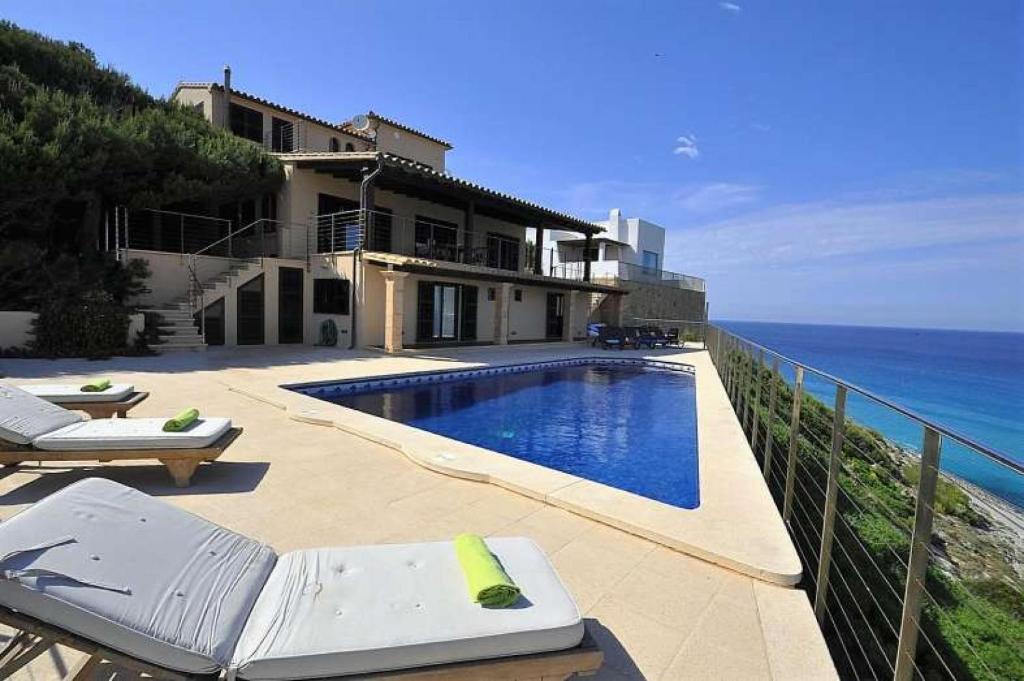 VILLA AUREA-Cala Mesquida- Primera linea de Mar photo 2