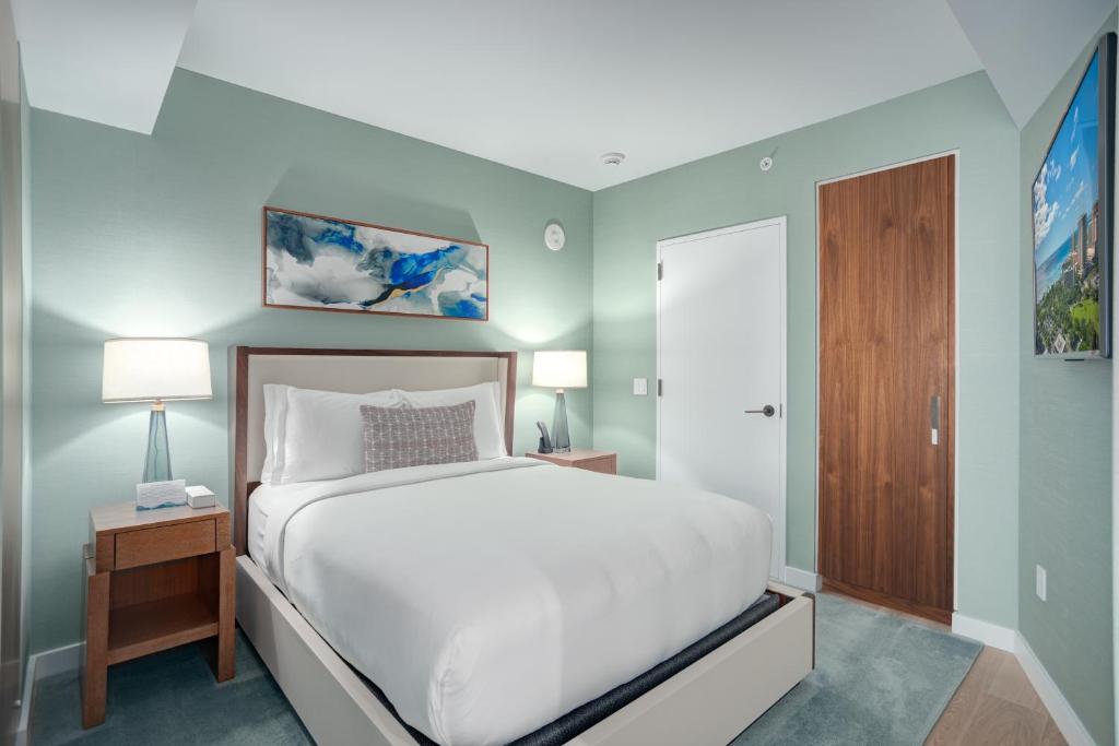 Сьюит (Люкс «Премьер» с 2 спальнями и видом на океан), Real Select at The Ritz-Carlton Residences, Waikiki Beach