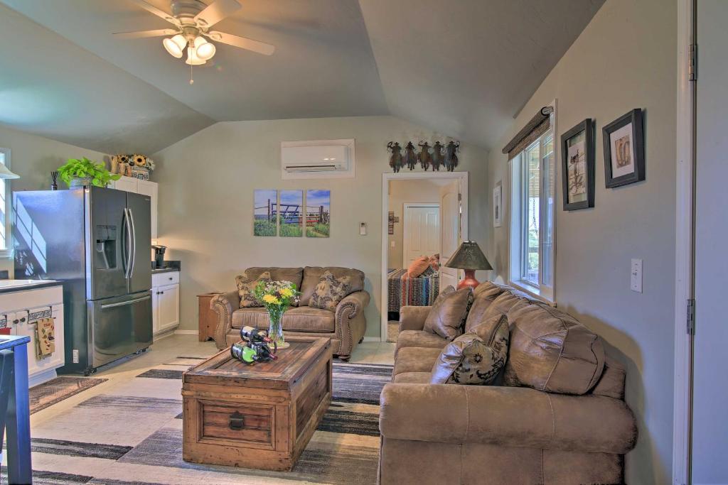 Updated Cabin with Fire Pit - 1 Mile From Downtown! photo 4