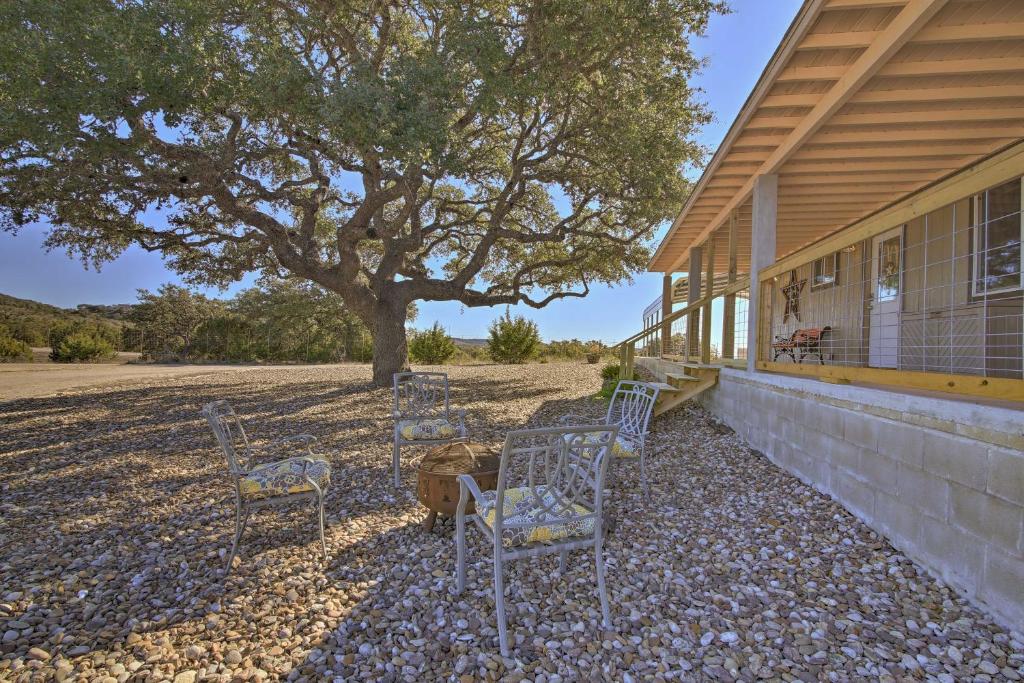 Updated Cabin with Fire Pit - 1 Mile From Downtown! photo 2