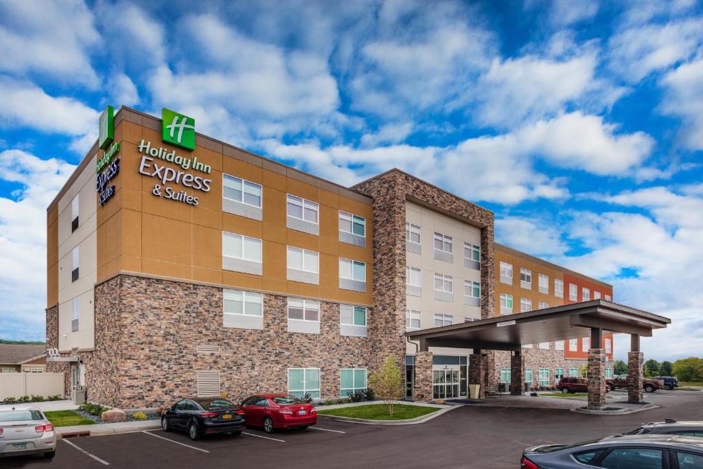 Holiday Inn Express & Suites Rice Lake, an IHG Hotel image