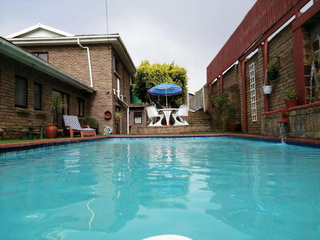 Amzee Bokmakierie Guest House photo 4