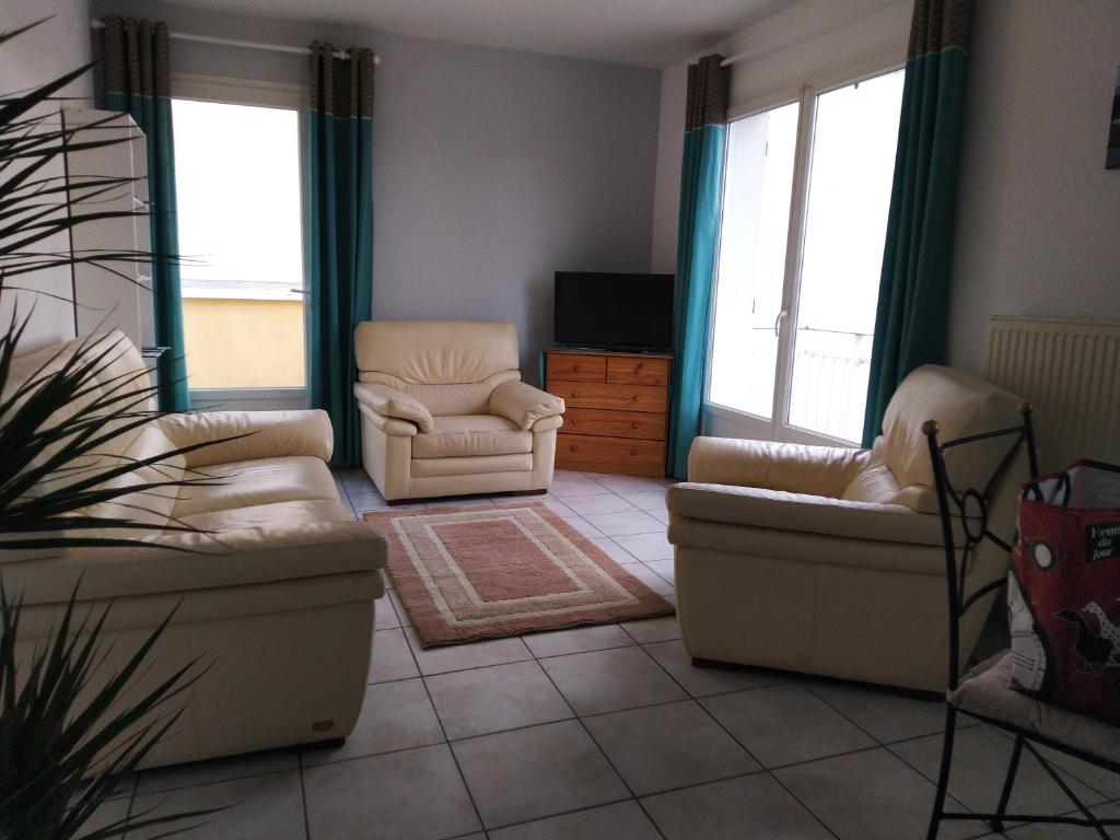 logis SAINT AUSTREMOINE photo 2