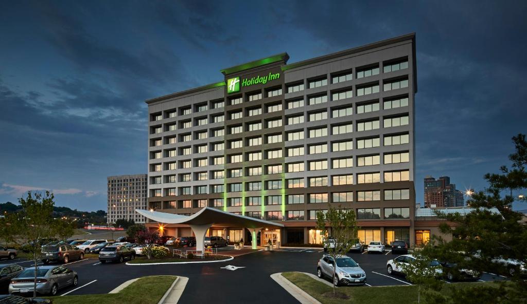 Holiday Inn Alexandria at Carlyle, an IHG Hotel image