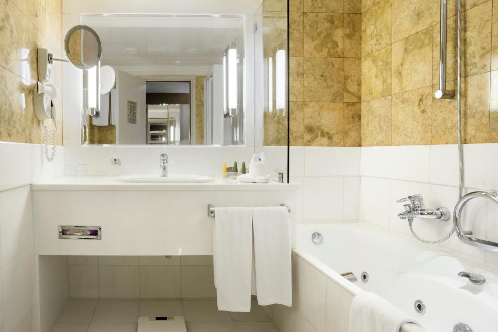 Двухместный (Двухместный номер с 1 кроватью), Holiday Inn Athens Attica Av, Airport W.