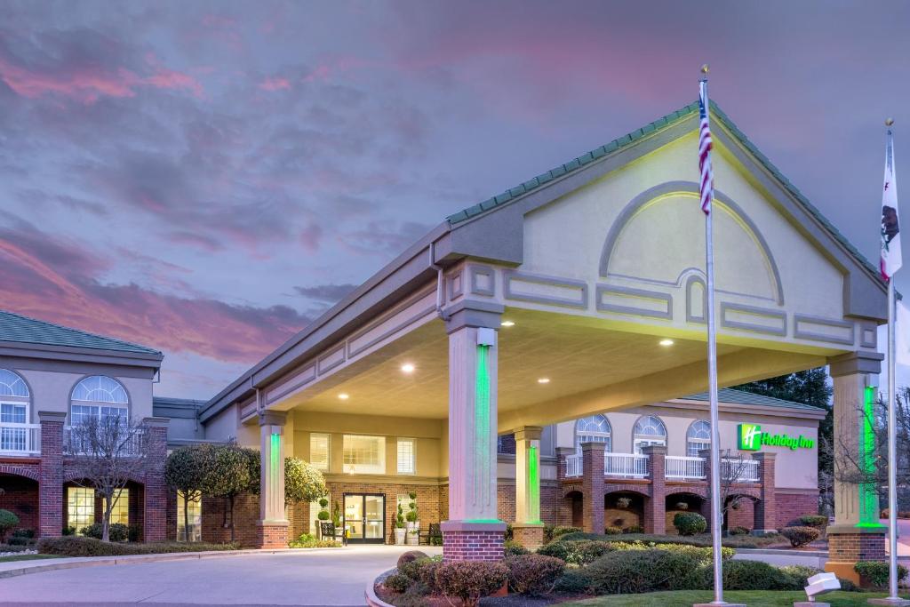 Holiday Inn Auburn, an IHG Hotel image